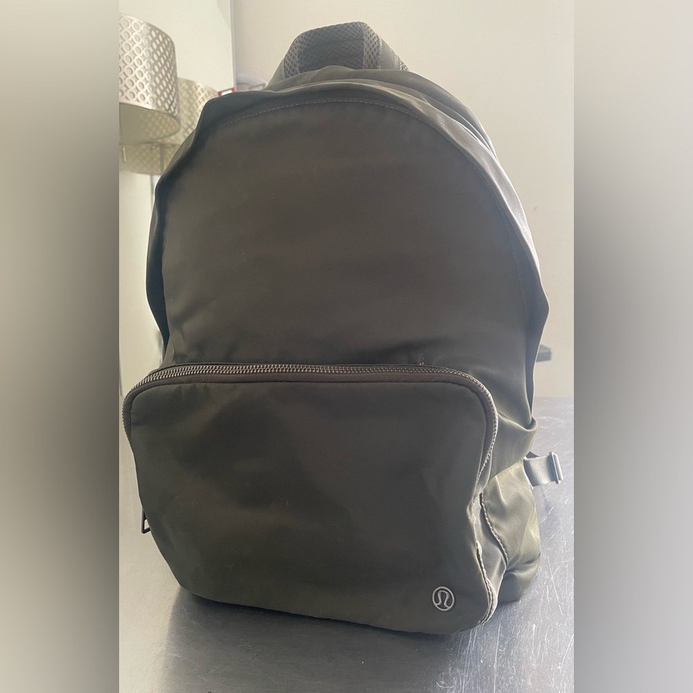 LULULEMON ATHLETICA Everywhere Backpack *17L Dark Olive Oil - Picture 8 of 16